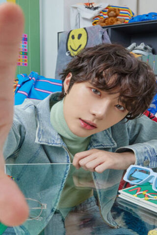 Beomgyu: The Charismatic Trendsetter 🌟