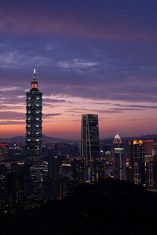 Twilight Over Taipei: A City of Lights 🌆✨