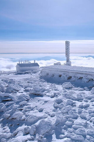 Frozen Geometry: Nature's Sculpted Patterns ❄️✨