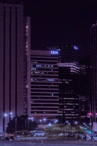 IBM CATALINAS: A Nighttime Tech Oasis 🌃💻