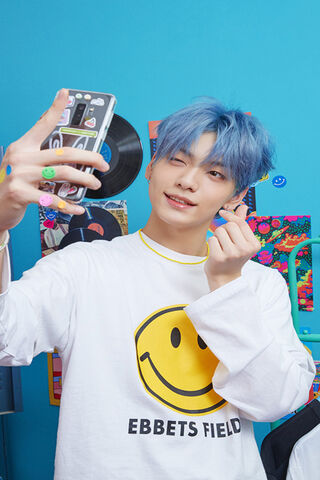 Soobin's Joyful Selfie Moment! 😊📸