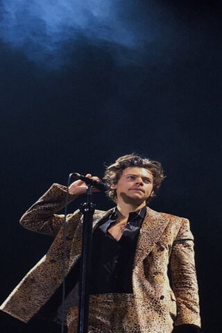 Stylish Performance Under the Spotlight ✨