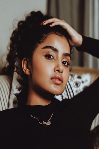 Captivating Charm: Anupama Parameswaran