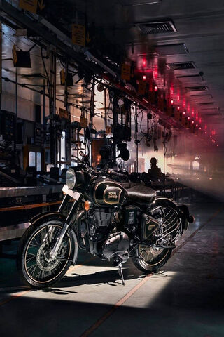 The Timeless Elegance of the Bullet Royal Enfield 🏍️✨
