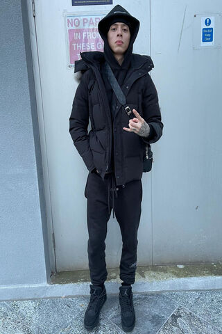 Urban Vibes: Central Cee's Street Style 🌆