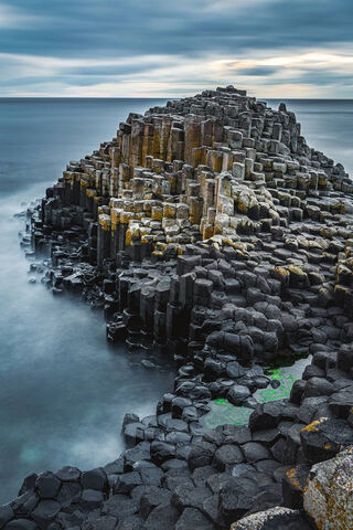 Nature's Marvel: The Enigmatic Giants Causeway 🌊🪨