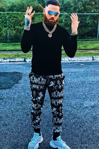 Miky Woodz: The Stylish Trendsetter 🎤✨