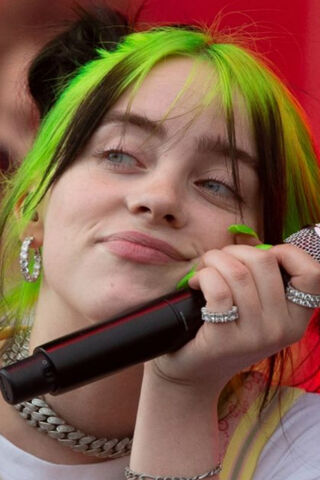 Billie Eilish: A Burst of Color and Talent 🎤🌈