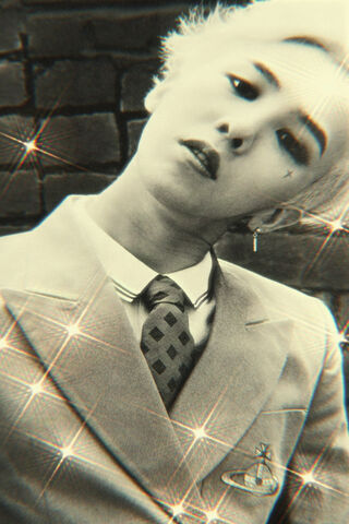 G-Dragon's Dazzling Charm ✨