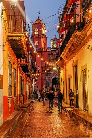Evening Strolls in Guanajuato: A Cultural Gem 🌆✨