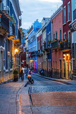 Charming Streets of Guanajuato 🌆✨
