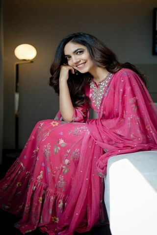 Radiant Elegance in Pink 🌸