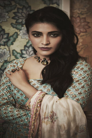 Elegance in Tradition: The Allure of Shruthi Hasan
