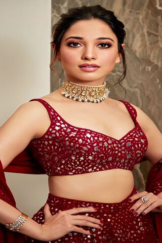 Elegance in Red: A Stunning Traditional Look
