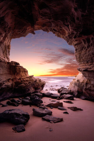 Sunset Serenity: A Cave's Embrace 🌅
