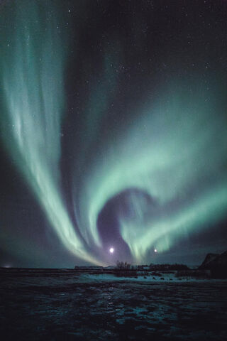 Aurora's Dance: Nature's Celestial Light Show 🌌✨