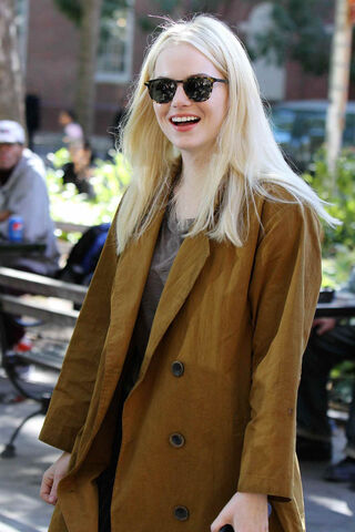 Emma Stone's Chic Stroll 🌟