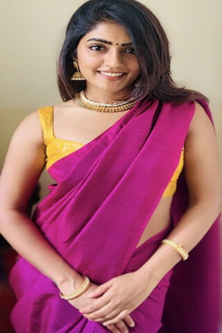 Esha Rebba: Elegance in Tradition 🌸