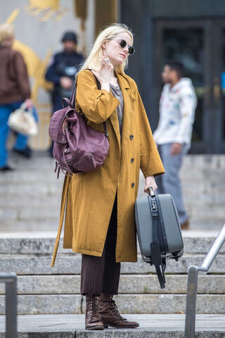 Stylish Wanderer: Emma's Urban Adventure 🌆🧳
