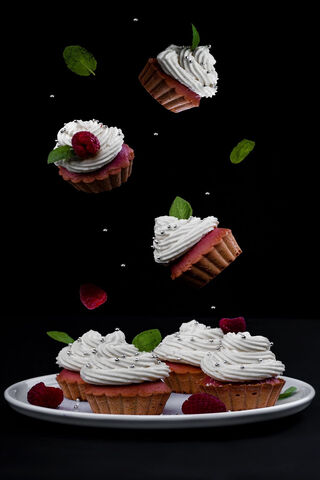 Gravity-Defying Delights: The Art of Falling Cakes 🍰✨