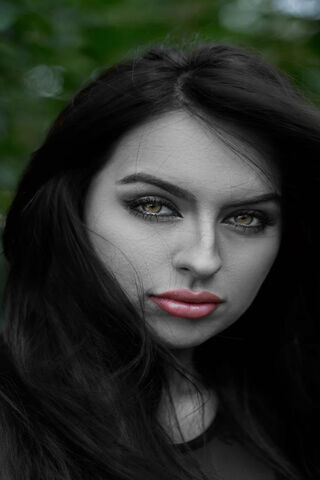 Gaze of Intrigue 🌿✨