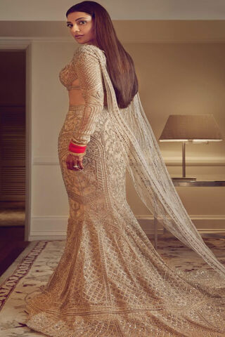 Kajal Agarwal: Elegance in Gold ✨