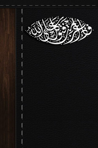 Elegance in Leather: A Touch of Tradition