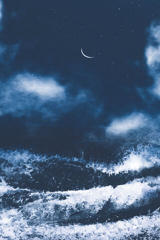 Dreamy Waves Under a Starry Sky 🌊🌙