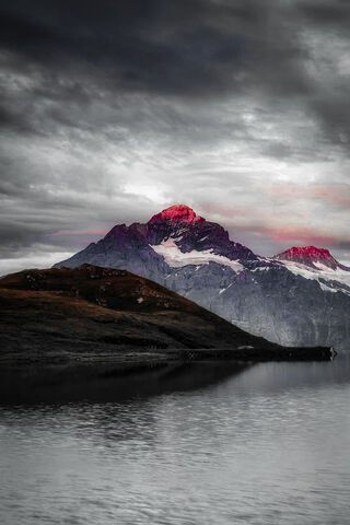 Mystical Peaks: Nature's Canvas 🎨🏔️