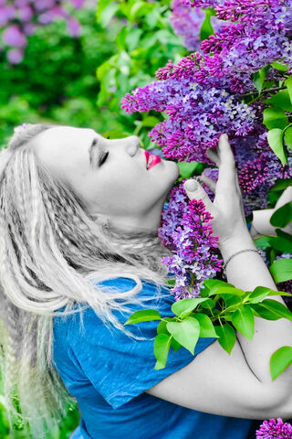 Whispers of Spring: A Floral Embrace 🌸