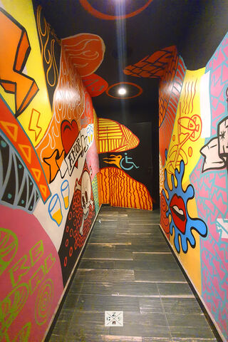Vibrant Vibes: The Pasillo Art Experience 🎨✨