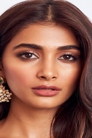 Radiant Elegance: The Allure of Pooja Hegde ✨