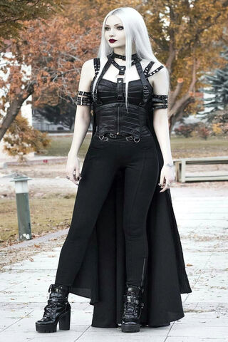 Dark Elegance in Cosplay 🌌✨