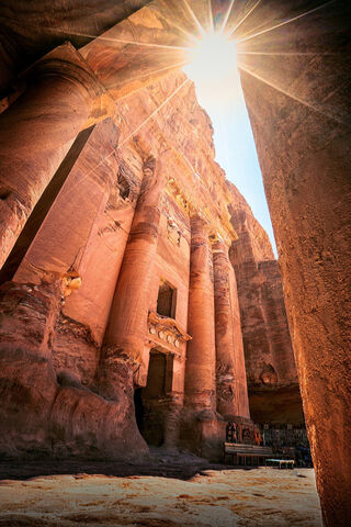 Sunlit Splendor of Petra: The Rose City 🌞🏛️