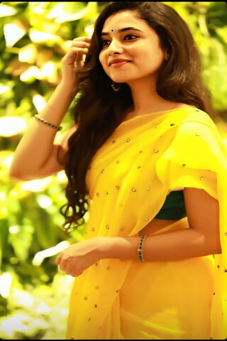 Radiant Elegance: Priyanka Arul Mohan in Yellow 🌼✨