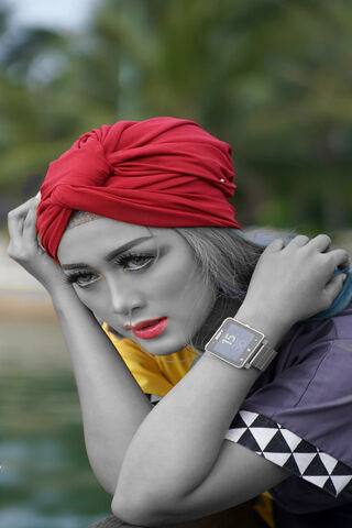 Chic Contrast: A Bold Expression of Style