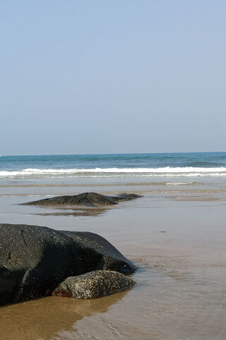 Tranquil Shores: The Beauty of Sea Rocks 🌊🏖️