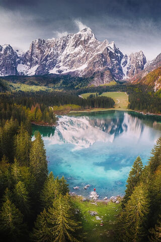 Tranquil Reflections at Small Lake 🌲🏞️