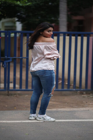Chic and Casual: Shriya Saran's Effortless Style