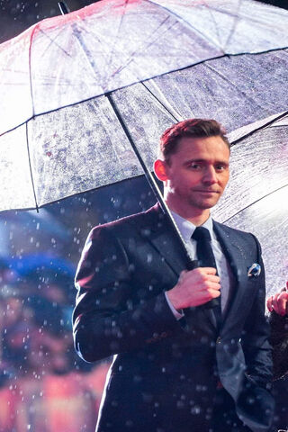 Charming Under the Rain: A Star's Moment