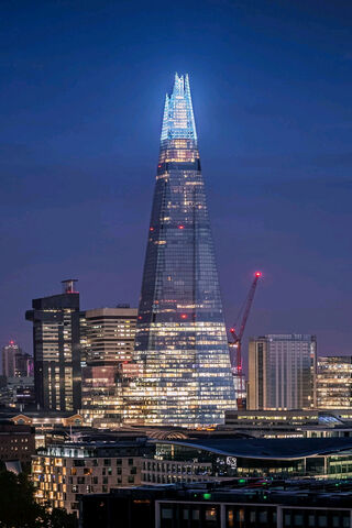 The Shard: A Glimmering Beacon of London 🌟