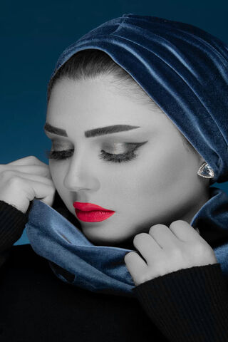 Elegance in Blue: A Modern Hijab Style