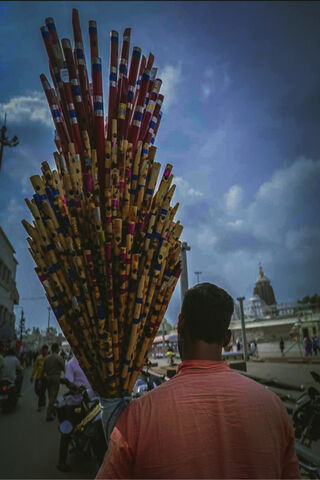Melodies of the Streets: The Bamboo Flute Artisan 🎶