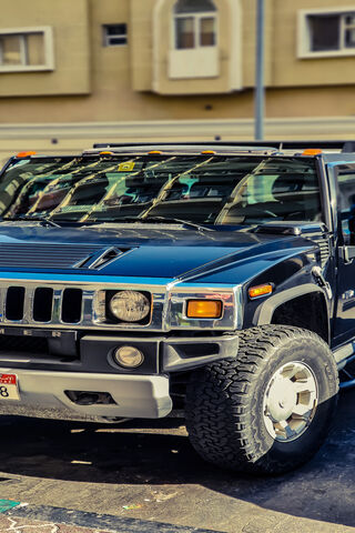 Hummer H2: The Bold Beast on Wheels 🚙💨