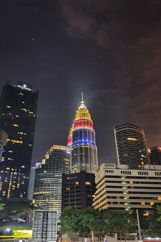 KLCC: A Nighttime Marvel 🌟