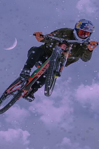 Moonlit Thrills: MTB Night Adventure 🌙🚴