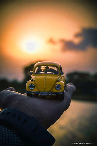 Sunset Drive: A Miniature Adventure 🚗🌅