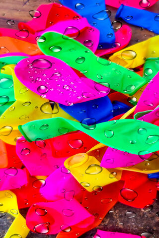 Splash of Color: The Joy of Water Balloons! 🎈💦