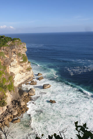 Serenity at the Balinese Cliffside 🌊🌴