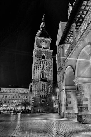 Nighttime Elegance of Cracow Main Square 🌙✨